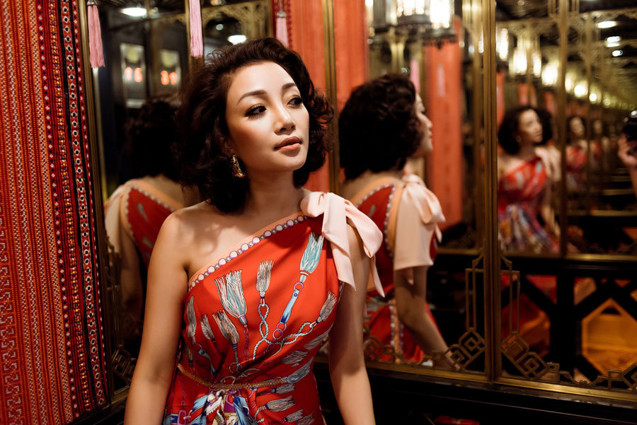 Ca sĩ Phạm Thu Hà tái xuất với hình ảnh rực rỡ khác lạ