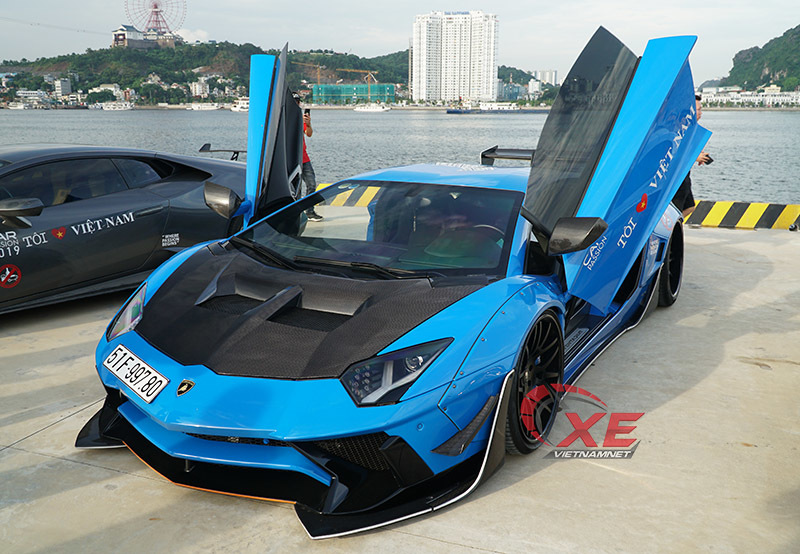 Doanh nhân Vũng Tàu nâng niu siêu bò Lamborghini Aventador hết mực