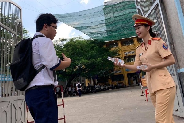 Bóng xanh, bóng hồng 