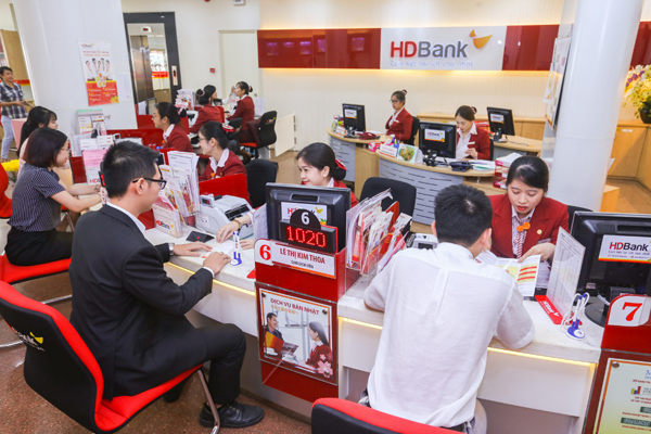 Mua vé máy bay qua HDBank mBanking, nhận chuyến du lịch châu Âu