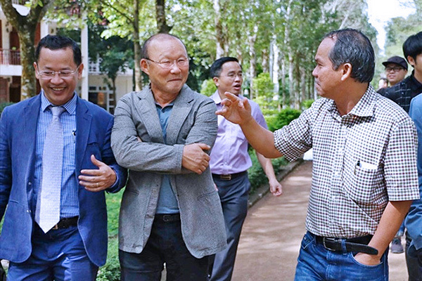 VFF xáo trộn trước ngày đàm phán thầy Park, căng vì tiền