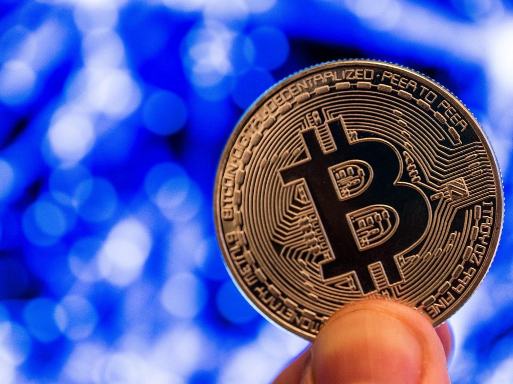 Bitcoin tiếp tục tăng 'phi mã', thị trường náo loạn