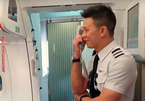 Chàng phi công dễ thương gây bất ngờ cho bố mẹ trên chuyến bay TP.HCM - Singapore