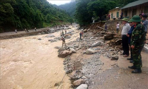 Flood-hit provinces search for missing persons, start clean-up work