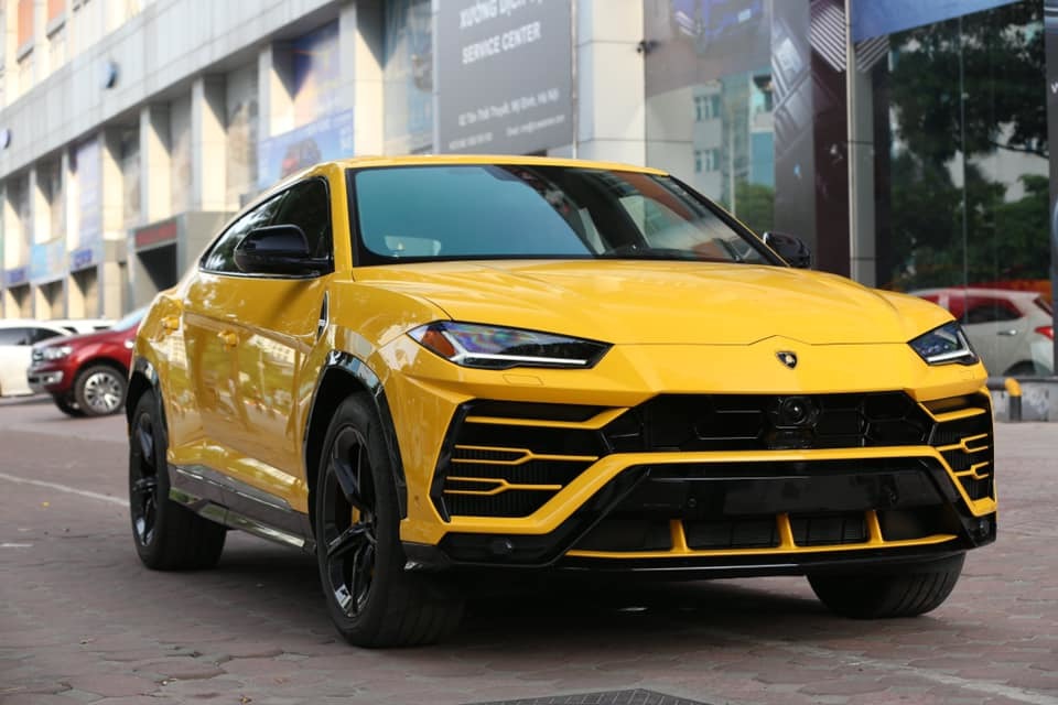 Lamborghini Urus 21 tỷ màu độc về tay đại gia Sài Gòn