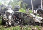 Ô tô biến dạng khủng khiếp sau tai nạn ở cầu Hàm Luông, 1 người chết