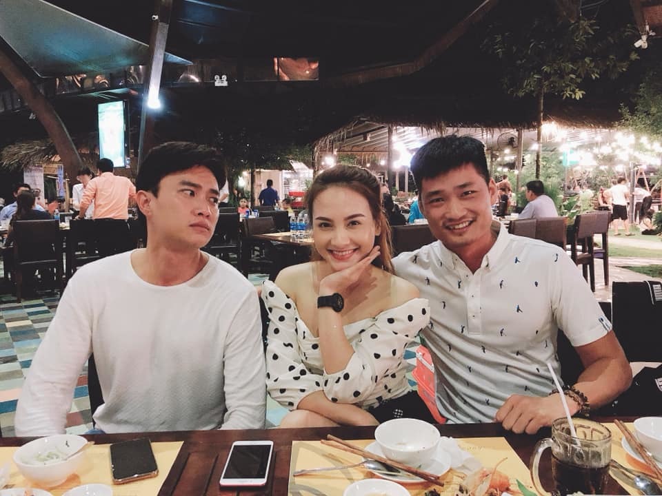 Minh Triệu thả rông vòng một, ca nương Kiều Anh diện bikini táo bạo