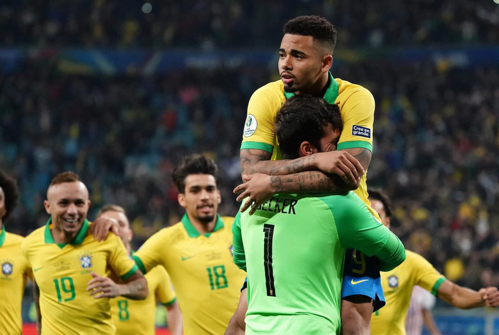 Brazil lạc nhịp samba, Gabriel Jesus thành cứu tinh