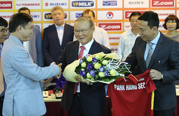 '. HLV Park Hang Seo hoãn đàm phán với VFF, mừng mà lo .'
