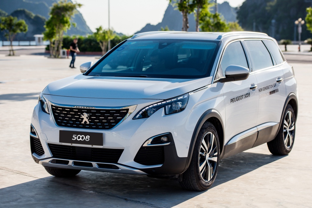 Gần 1,4 tỷ, mua Mazda CX8, Hyundai Santafe hay Peugeot