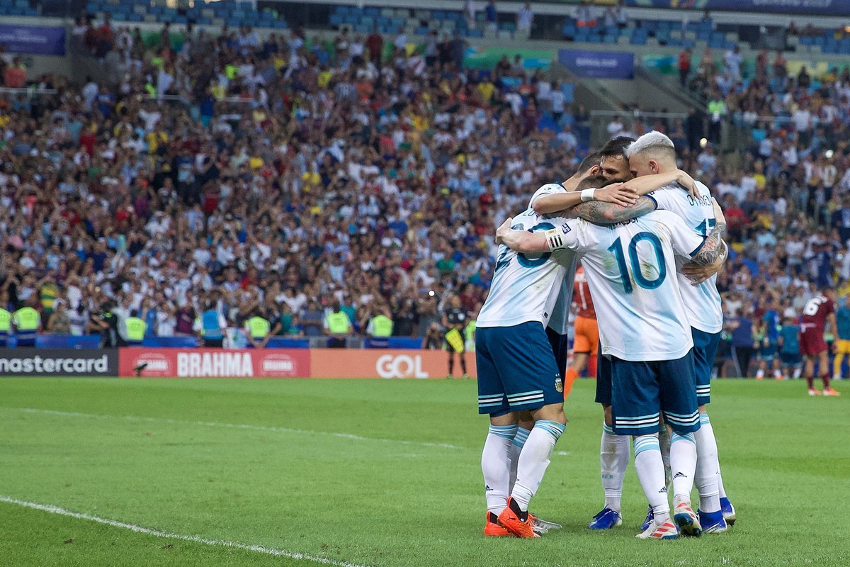Argentina vào bán kết, vì Messi thành 