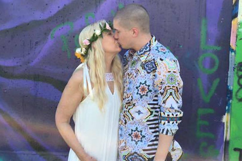 Nữ doanh nhân 59 tuổi sống hạnh phúc bên người chồng kém 30 tuổi