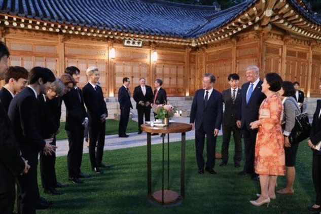 EXO được mời đến Nhà Xanh đón Tổng thống Donald Trump