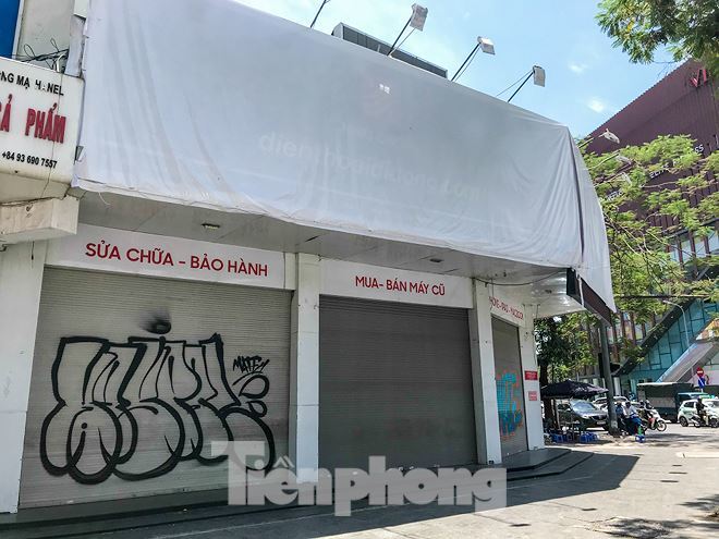 Chuỗi cửa hàng Nhật Cường 'phủ bạt, che biển' sau hơn một tháng ông chủ bỏ trốn