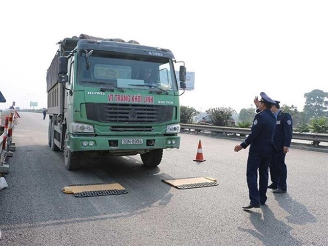 Campaign launched to deal with overloaded trucks in Vietnam