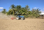 Ninh Thuan uses laser land levellers to reduce water runoff on rice fields