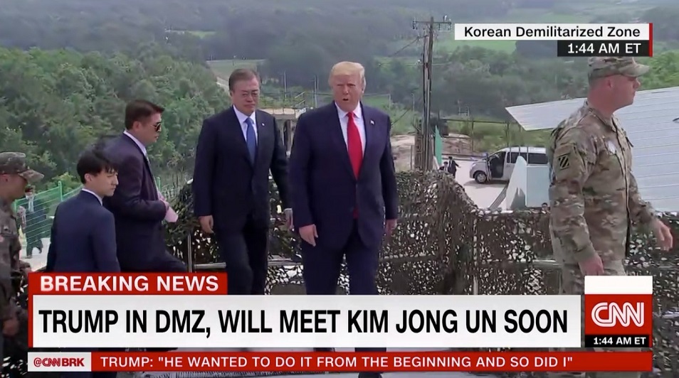 Ông Trump làm gì trong lúc chờ Kim Jong Un?