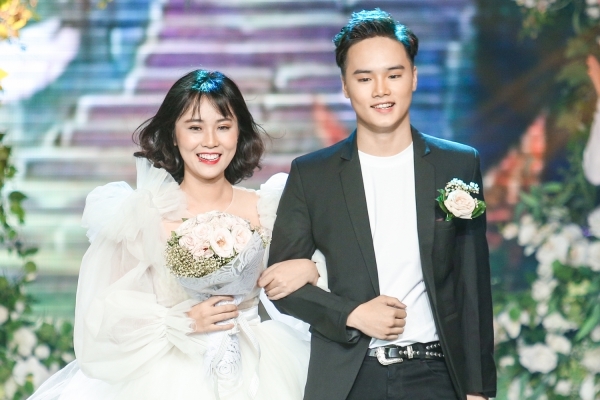 Hot boy 17 tuổi bất ngờ làm 'đám cưới' trên sân khấu Giọng hát Việt 2019