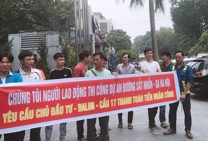 Công nhân nhiều dự án trọng điểm Hà Nội 'tố' bị nợ lương cả năm