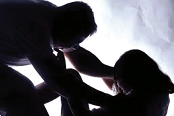 Cô gái cắn tay 'yêu râu xanh' sau buổi tối tập văn nghệ ở thôn