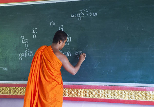 Khmer monks open summer class