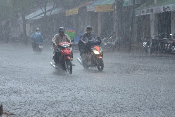 Đêm nay miền Trung bắt đầu mưa to