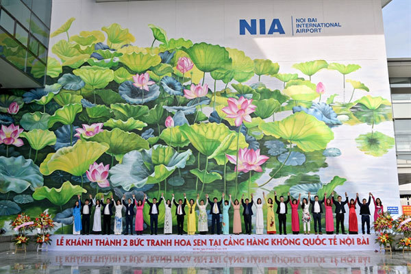 Murals at Noi Bai Int'l Airport win world design award