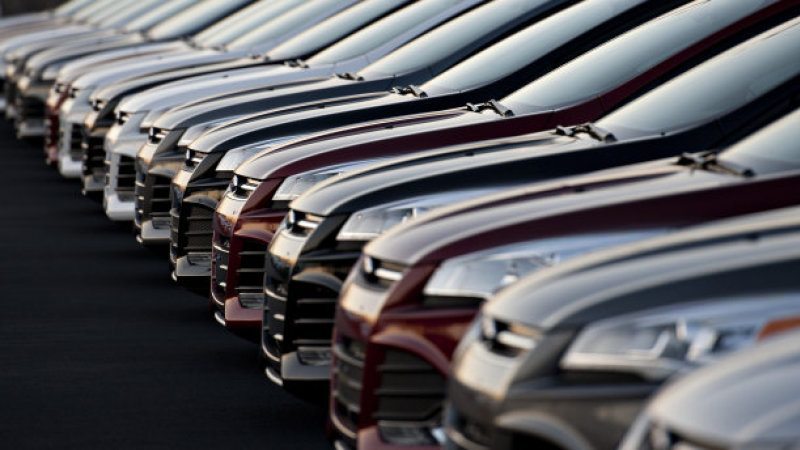 Thuế 0% ô tô giảm giá, dân Việt bỏ xe cỏ lên đời xe sang