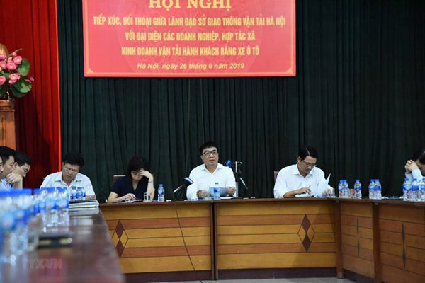 Hanoi holds talks with transport enterprises about enforcement of bus policies