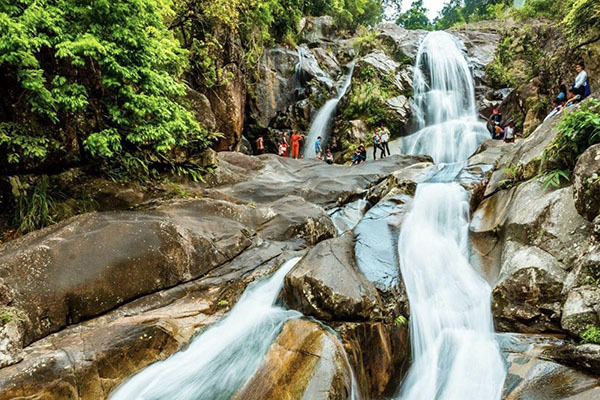 Phượt thủ Quảng Ninh chết đuối dưới thác, bạn bè xung quanh không biết