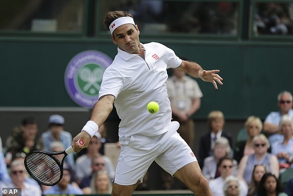 Federer thắng ngược trận ra quân Wimbledon