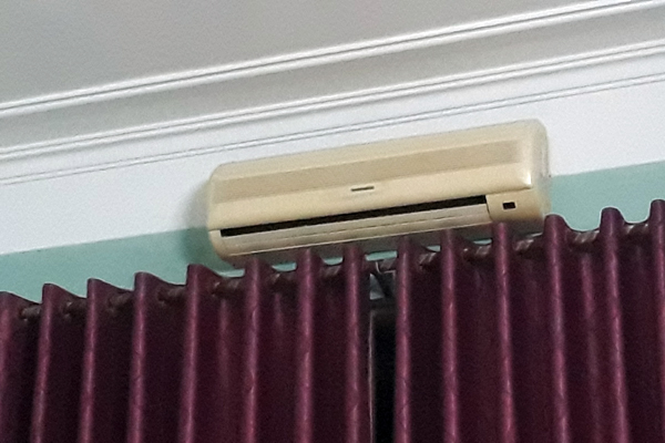 Ly hôn, ông chủ nhà hàng nằng nặc đòi lại chiếc điều hòa cũ