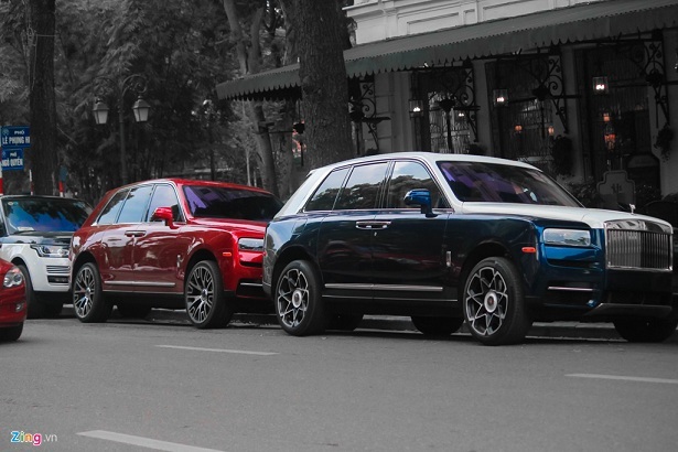 Bộ đôi siêu sang Rolls-Royce Cullinan 'đụng độ' tại Hà Nội