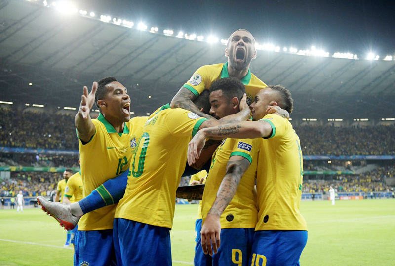 Brazil thổi bay Argentina vào chung kết Copa America