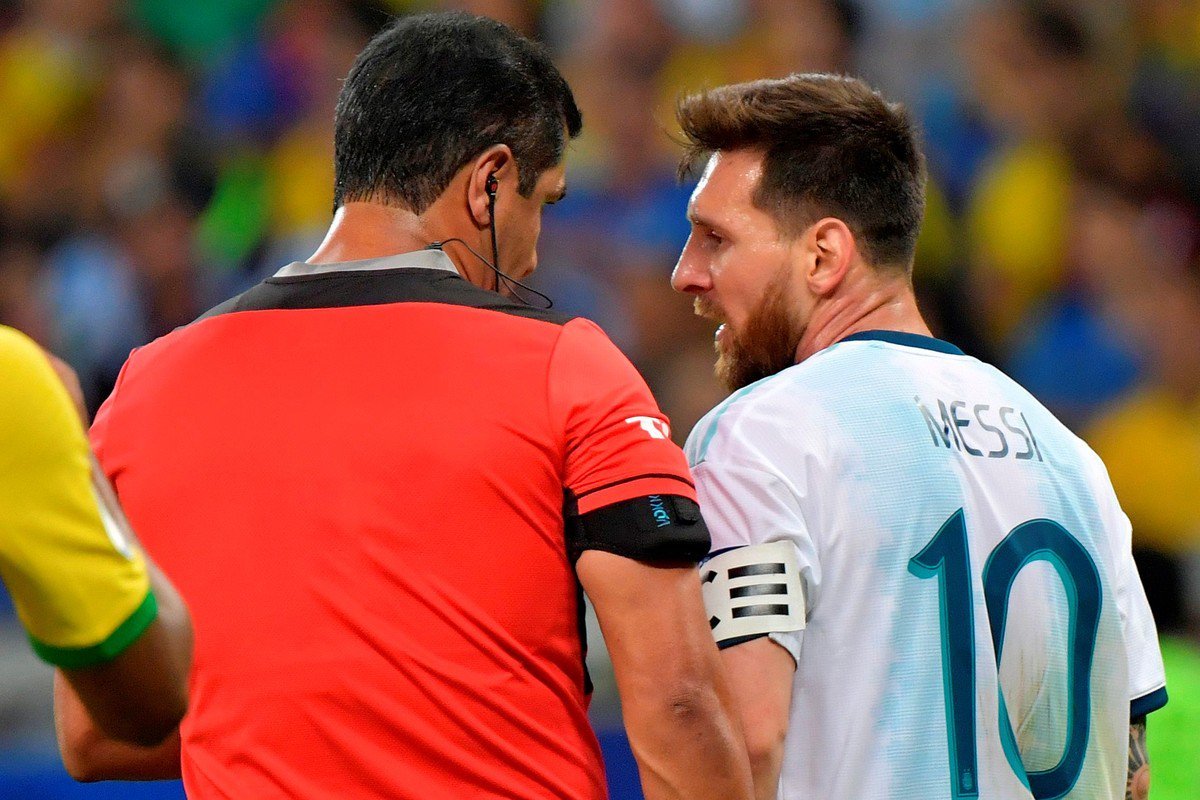 Messi cay cú:
