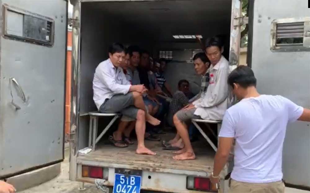 Bắt gần 70 đối tượng trong trường gà vùng ven Sài Gòn