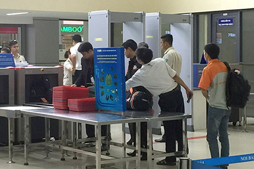 Nam hành khách trộm 1,5 cây vàng của nữ hành khách ở cửa soi hành lý