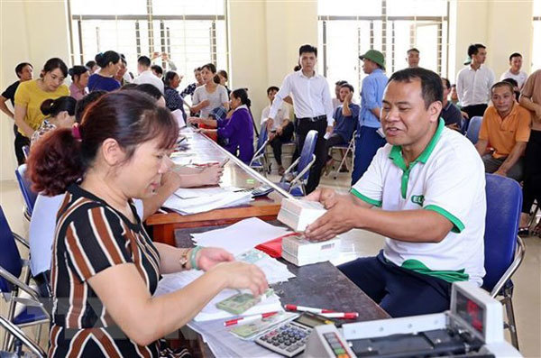 Nam Son dump residents receive compensation
