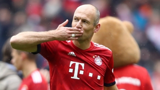 Robben bất lực tuyên bố giải nghệ