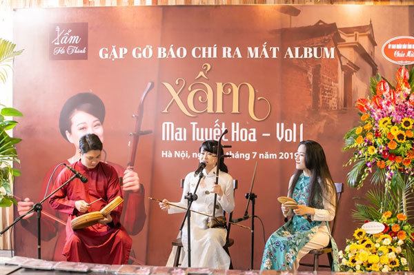 Singer makes debut album of xam music