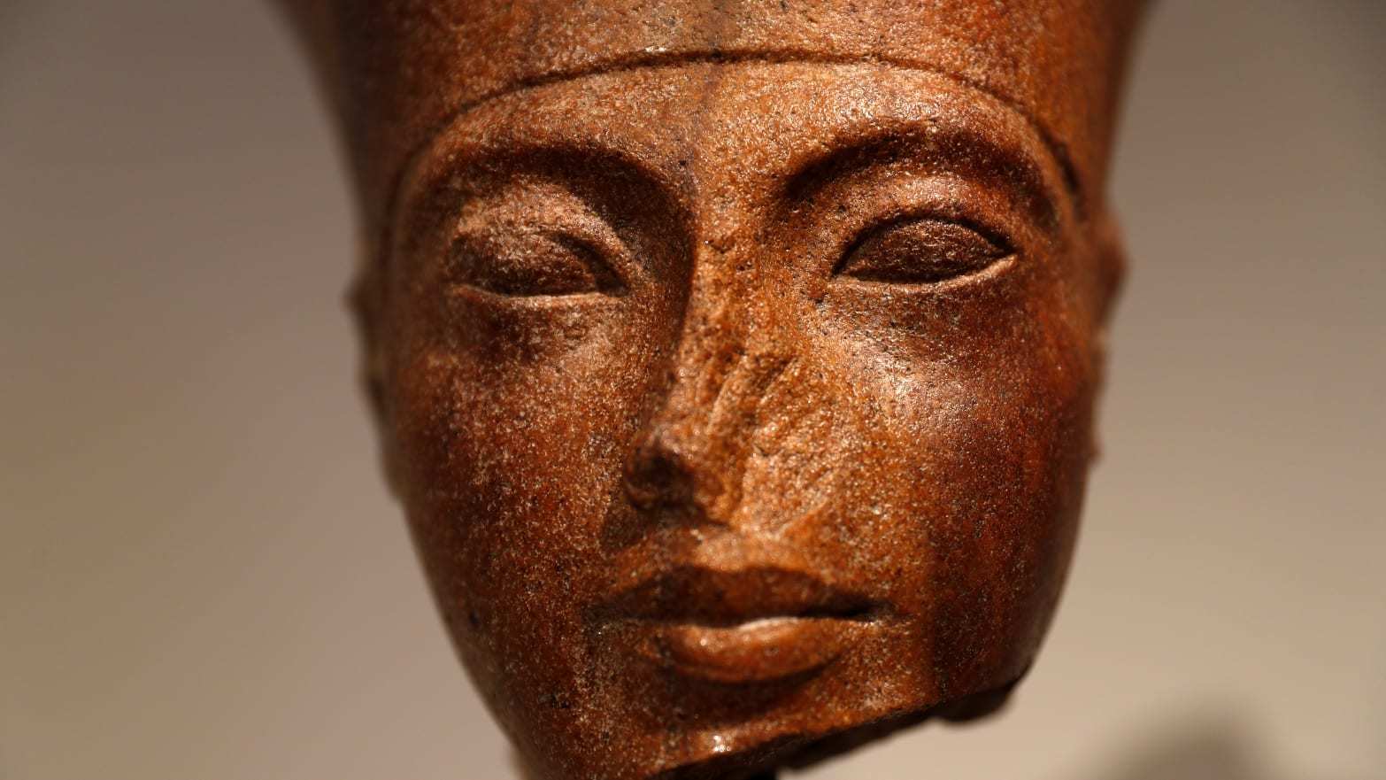 Bí ẩn tác phẩm điêu khắc Pharaoh Tutankhamun được rao bán 6 triệu USD