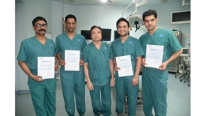 Dr. Luong thyroid laparoscopy technique honoured with Vietnam record