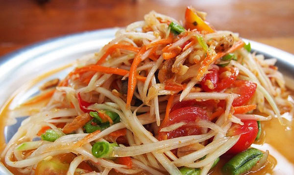 Mixed papaya salad a must-try in An Giang