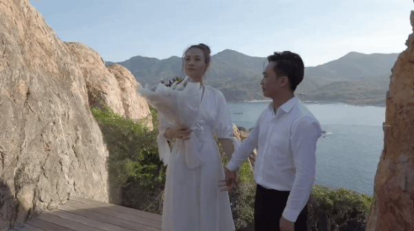 Đàm Thu Trang bật khóc khi được Cường Đô La cầu hôn