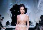 Hoa hậu Mỹ Linh xuất hiện rạng rỡ sau khi lộ ảnh hôn em trai BTV Ngọc Trinh