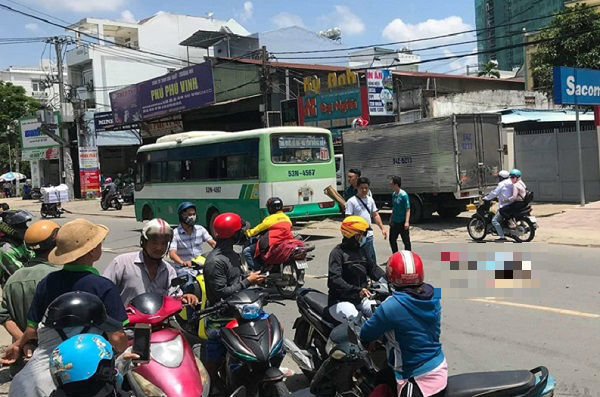 Va chạm với xe buýt, cô gái chạy SH ở Sài Gòn chết thảm