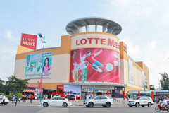 How are foreign retail giants performing in Vietnam?