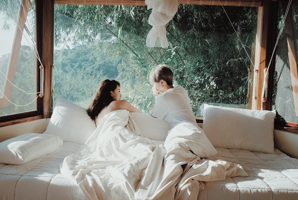 Không khẳng định yêu đồng giới, MC Quỳnh Chi - Thùy Dung dọn về sống chung