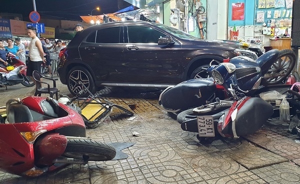 Xác định nữ tài xế Mercedes tông la liệt người và xe trên phố Sài Gòn