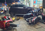 Nữ tài xế lái Mercedes tông la liệt người và xe trên phố Sài Gòn